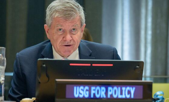 主管政策事务副秘书长盖伊·赖德在大会全体会议非正式会议上发言，听取关于联合国80周年倡议的通报。(资料图片）